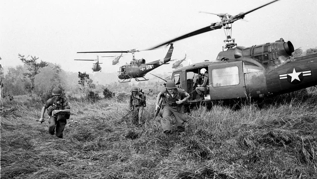 US enter Vietnam