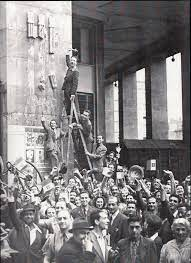 Las tropas angloamericanas llegan a Italia y cae Musolinni