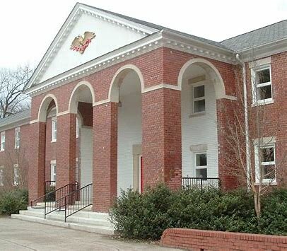 Attends Valley Forge Military Academy, Pennsylvania