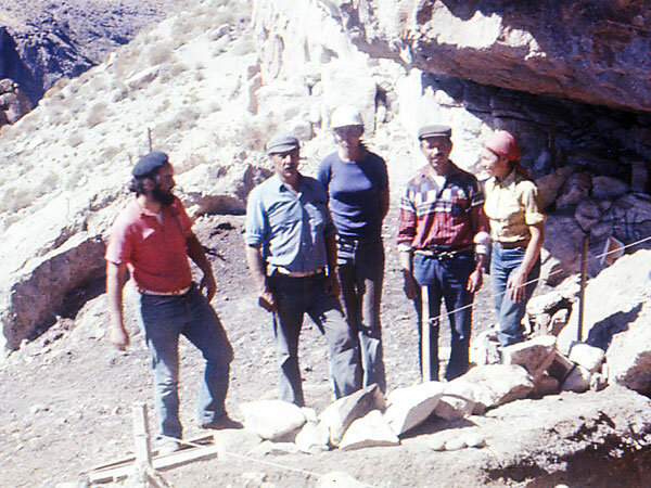 La cueva de las manos, la exploración