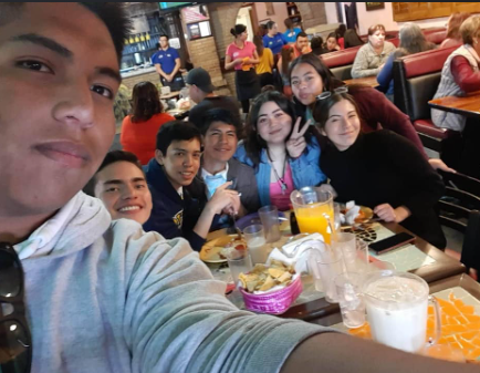 Buffet con amigos de la prepa