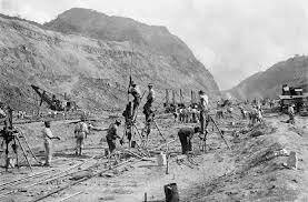 Inicia la construcción del canal francés