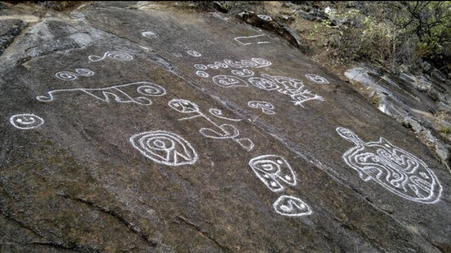 1700 BCE  Arte Rupestre en (Ecuador)