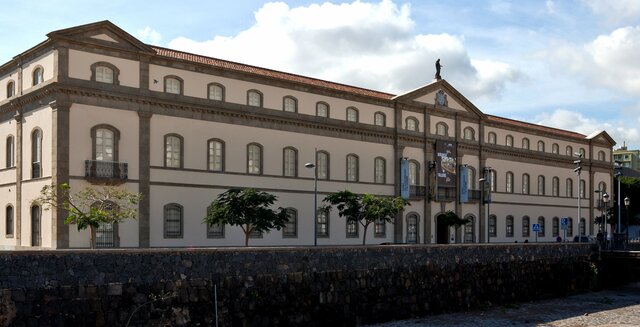Se inaugura el Museo de la Naturaleza y el Hombre, que se convierte en uno de los principales centros de difusión y promoción de la cultura y la historia de la isla de Tenerife, y que atrae a miles de visitantes cada año.