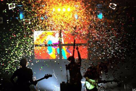 Se celebra la primera edición del Festival de las Artes Escénicas de Santa Cruz de Tenerife, que se convierte en un importante evento cultural y social de la ciudad, y que promueve la difusión y promoción de las artes escénicas en la isla.