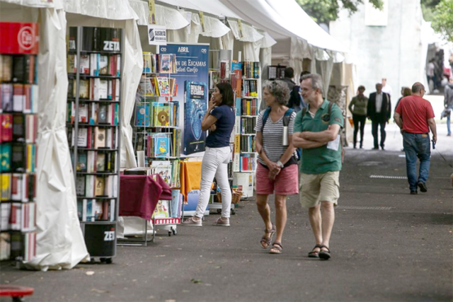Se celebra la primera edición de la Feria Internacional del Libro de Santa Cruz de Tenerife, que se convierte en uno de los eventos culturales más importantes de la ciudad, y que promueve la difusión y el fomento de la lectura y la cultura literaria.