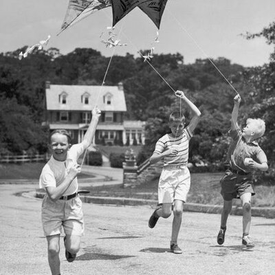 Timeline: infancia y adolescencia a lo largo de la historia