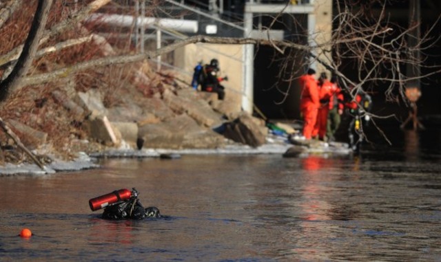 dive teams search kennebec river
