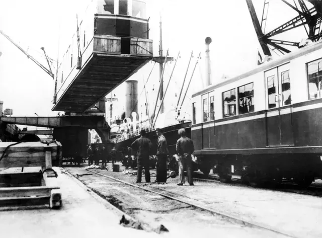 FIRST SUBWAY OF THE WORLD IN LONDON