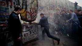 Tearing down of berlin wall