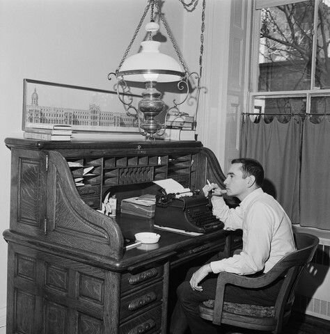 Writes "The Zoo Story"