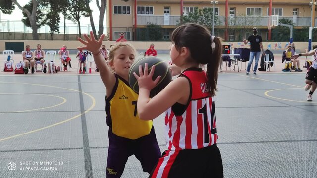 Primer partit bàsquet