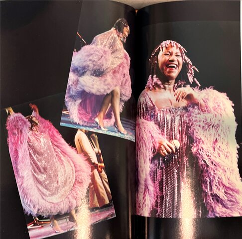 Celia performs in Paris