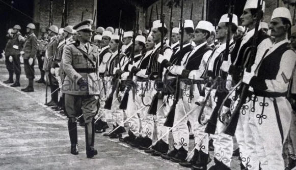 Italia fascista invade y se anexa Albania