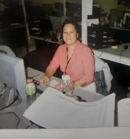 Muy Concentrada trabajando.