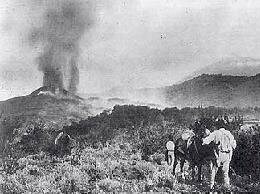 Erupción de 3 volcanes