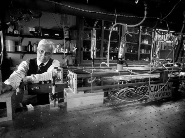 Cuando fue creada la tecnologia laser