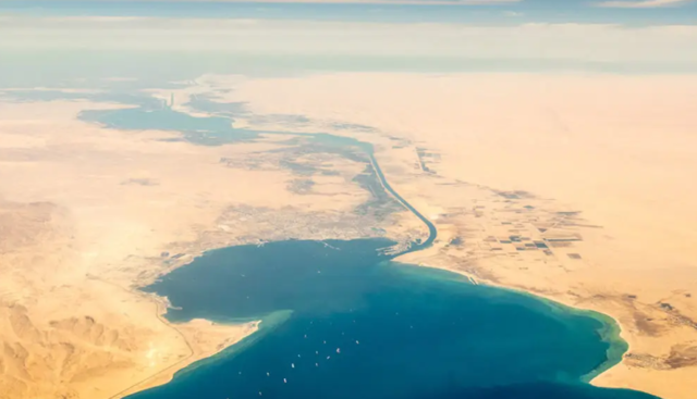 HUMANISMO EXÓTICO - CANAL DE SUEZ