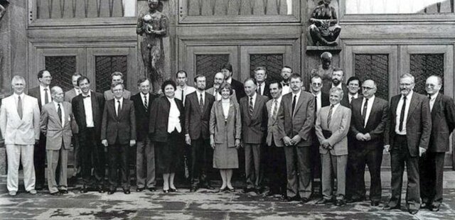 Prve večstranske volitve