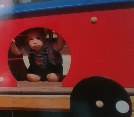 JO I EL MEU GERMÀ JUGANT AL " ESCONDITE "