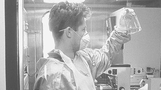 Se identifica el virus del SIDA 1983.