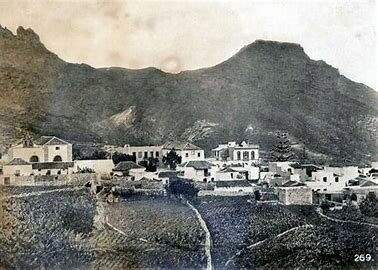 Durante la dictadura franquista, Adeje sufre un proceso de modernización y urbanización que transforma el municipio y su paisaje urbano y rural.