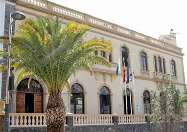 La crisis económica global afecta a Adeje y a todo el sector turístico de Canarias, con un aumento del desempleo y una disminución de la inversión y el consumo.