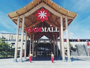 La inauguración del centro comercial Siam Mall en Adeje supone un importante impulso para el comercio y la economía local, con la creación de nuevos empleos y oportunidades de negocio.