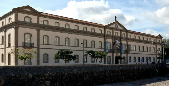 Se inaugura el Museo de la Naturaleza y el Hombre, que se convierte en uno de los principales centros de difusión y promoción de la cultura y la historia de la isla de Tenerife, y que atrae a miles de visitantes cada año