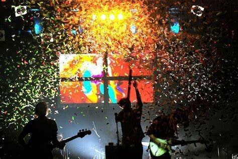 Se celebra la primera edición del Festival de las Artes Escénicas de Santa Cruz de Tenerife, que se convierte en un importante evento cultural y social de la ciudad, y que promueve la difusión y promoción de las artes escénicas en la isla.