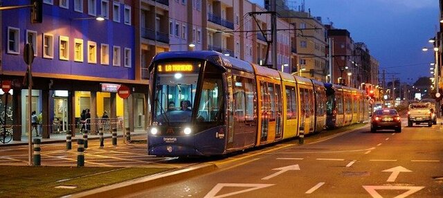 Se inaugura el Tranvía de Tenerife, un sistema de transporte público que conectaba Santa Cruz con otras ciudades y pueblos de la isla, lo que facilitó el comercio y el transporte de mercancías.