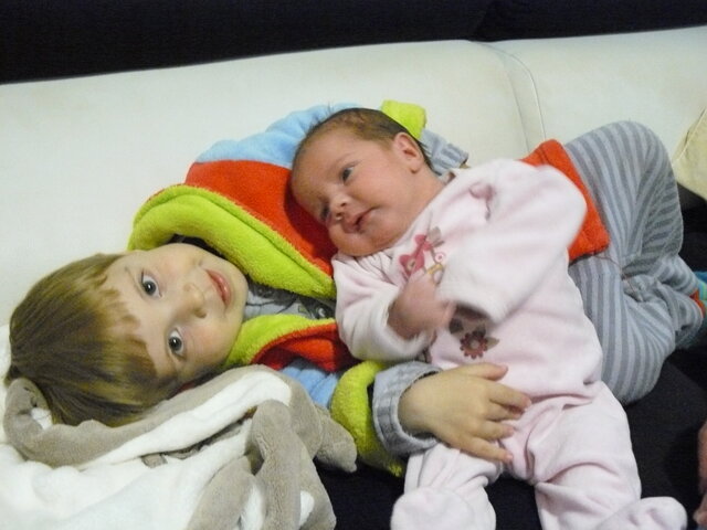 NEIXAMENT DE GERMANS PETITS