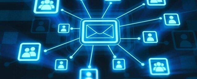 ; hay sitios que les hablan a los jóvenes estudiantes mientras que otros les hablan a personas de negocios; hay sitios enfocados a clientes finales mientras que otros le hablan a sus canal de distribución, etc.