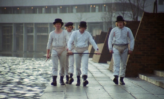 Primera película con sonido Dolby. "La naranja mecánica"