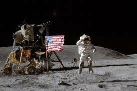 Kuu pinnale laskusid esimesed inimesed