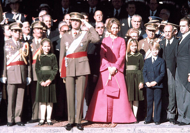 Juan Carlos I proclamado rey