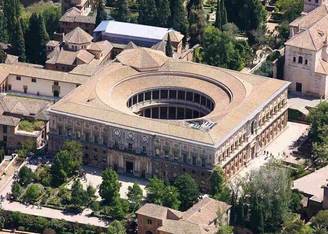 Inicio del palacio de Carlos I en Granada