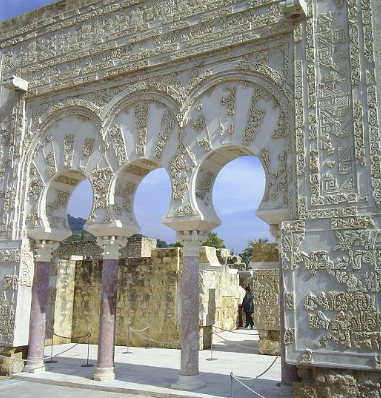 Comença la construcció de la ciutat de Medina al-Zahra.