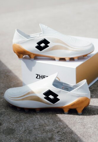 The First Lace-less Boot