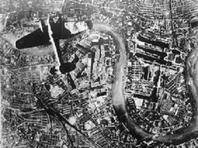 Luftwaffe (Germany) bombs London