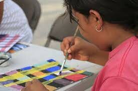 shirley entra a clases de arte