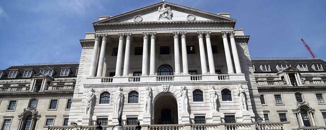 El Banco de Inglaterra se establece como el primer banco central del mundo.