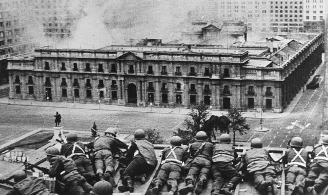 August Pinochet contro  Salvador Allende
