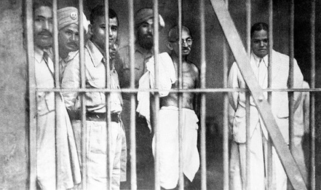 Gandhi es encarcelado