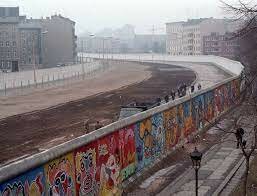 The building of the Berlin Wall