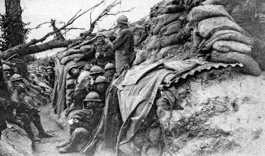 Itàlia interveix a favor dels aliats. Bulgària i l'Imperi turc ajuden a les potències centrals