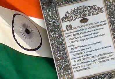 La Constitución de la India entra en vigor