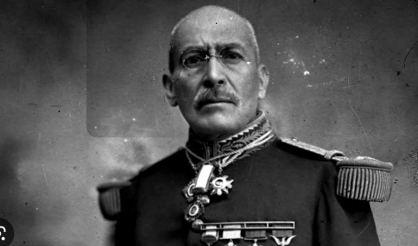 1913 - El presidente Francisco Madero es asesinado. Victoriano Huerta asume el mando.