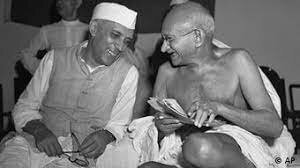 Gandhi y Nehru son encarcelados