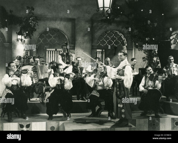 1915-Creación de salas de cine con música